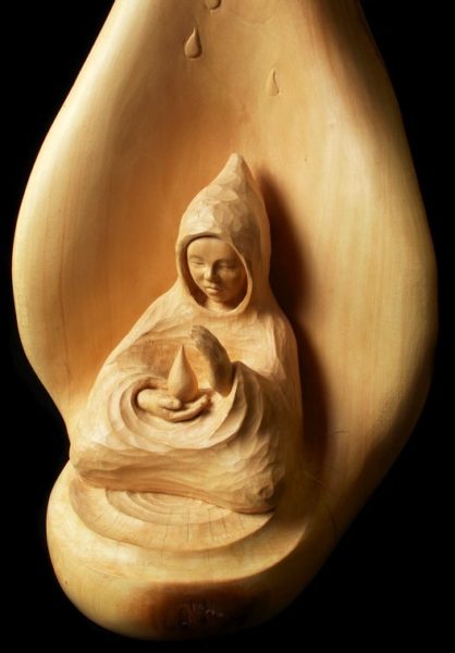 Sculpture en bois nommée Goutte, par Monik Grandemange