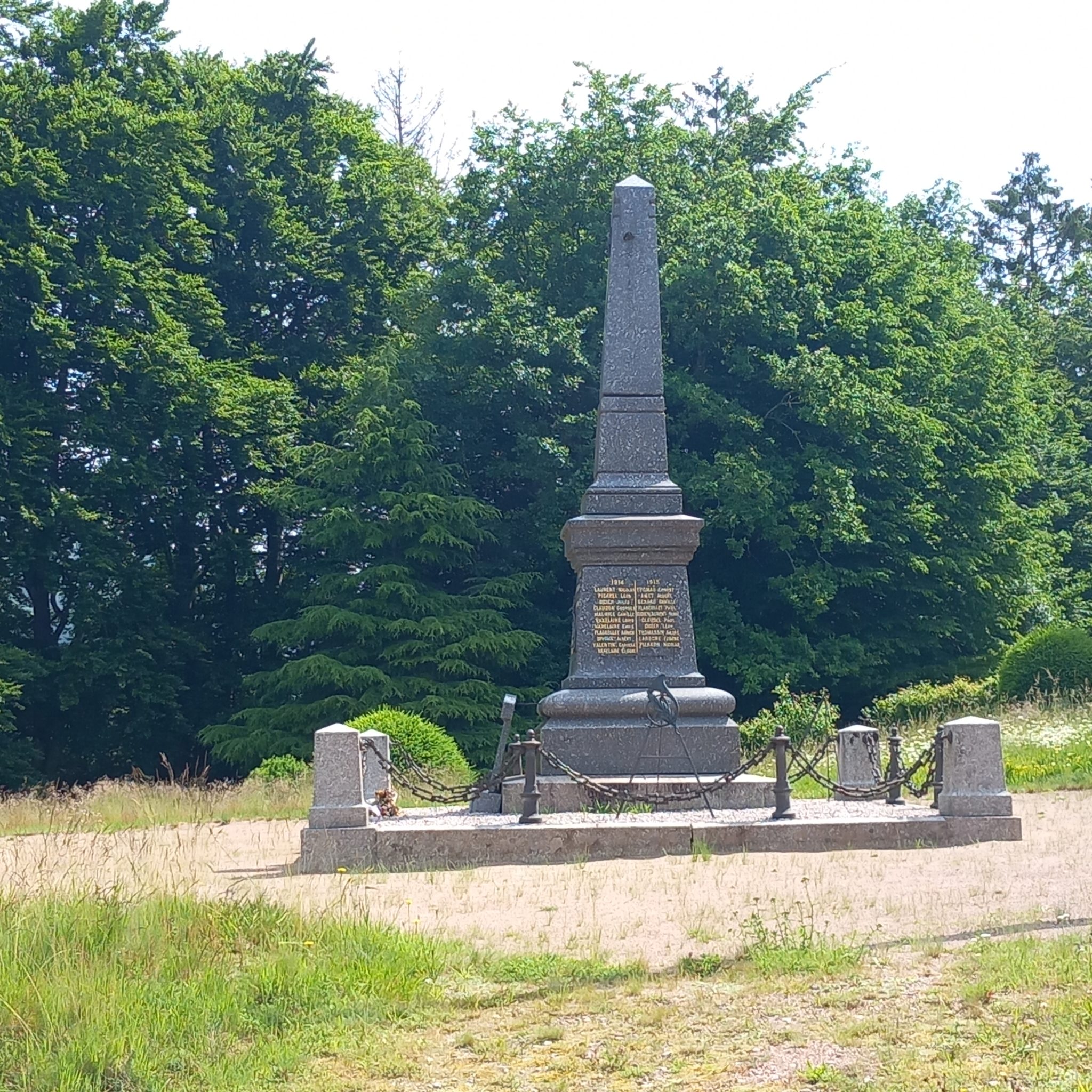 Monument aux morts à Rochesson