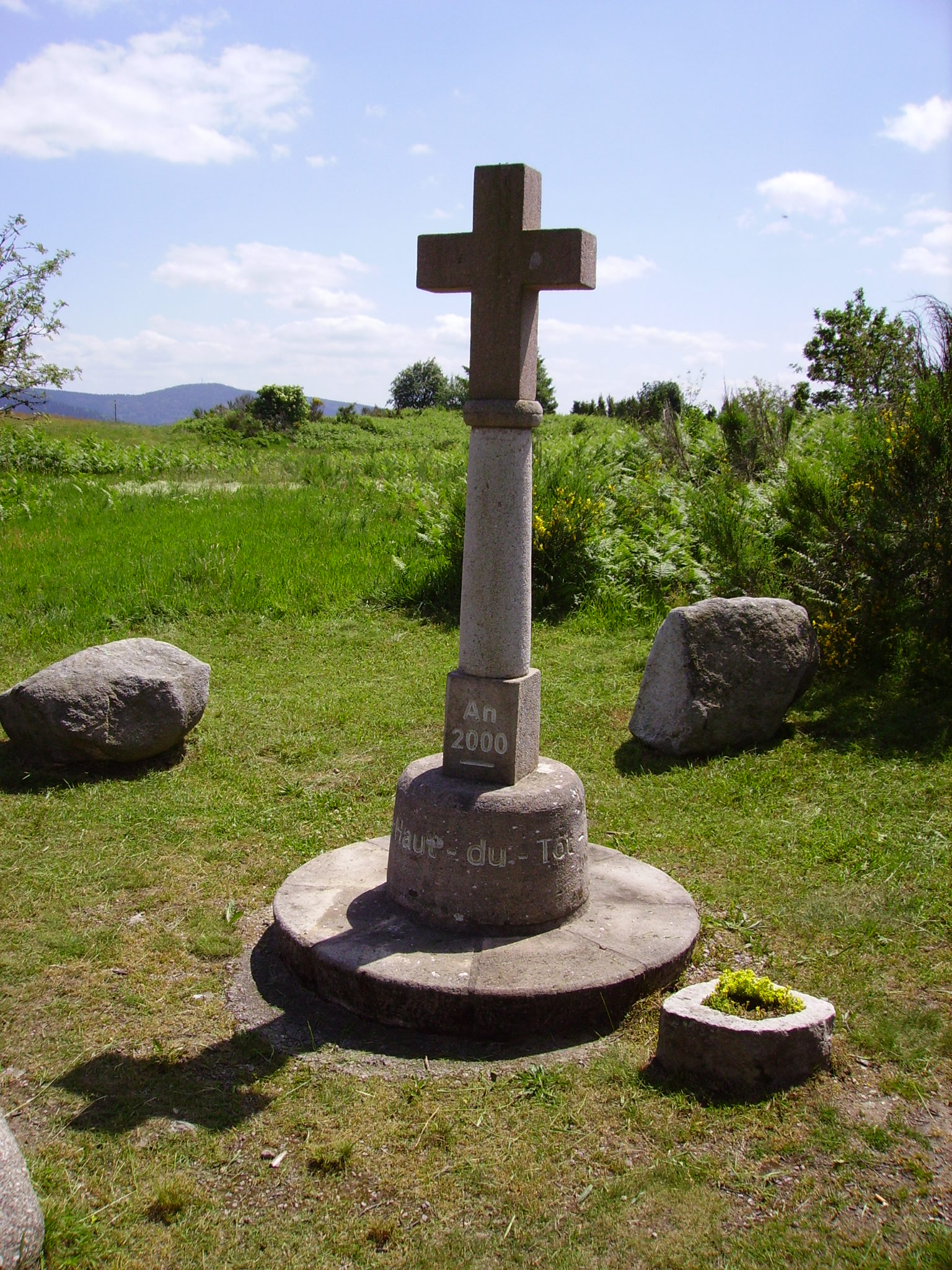 Croix de l'An 2000 au Haut du Tôt